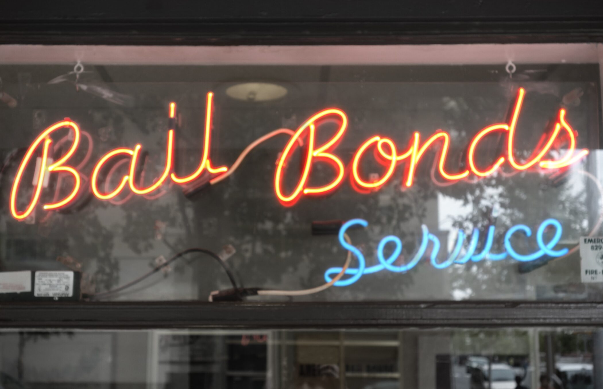 Neon sign bail bonds