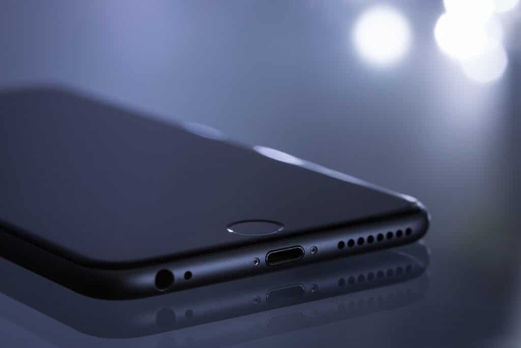 apple, iphone, close up-1867461.jpg