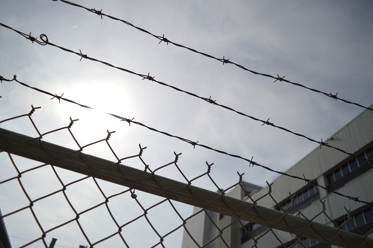 barbed wire, chain link, fence-960248.jpg